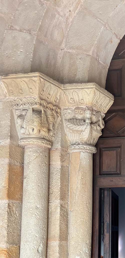 Iglesia de Santa María de la Oliva en Villaviciosa en Asturias