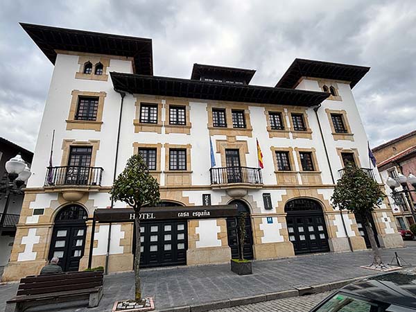 Edificio señorial en el casco antiguo de Villaviciosa en Asturias