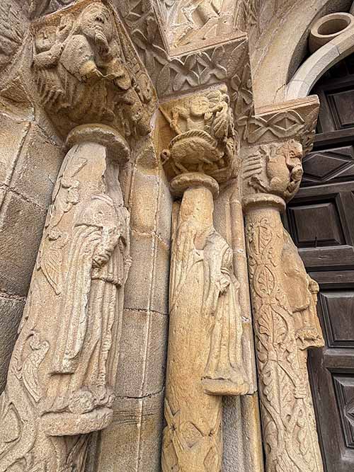 Iglesia de Santa María de la Oliva en Villaviciosa en Asturias