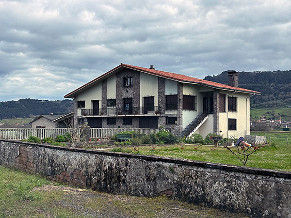 Explotación agrícola ganadera en la ría de Villaviciosa en Asturias