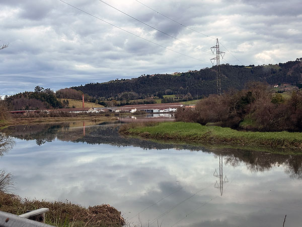 La ría de Villaviciosa casi en la misma villa