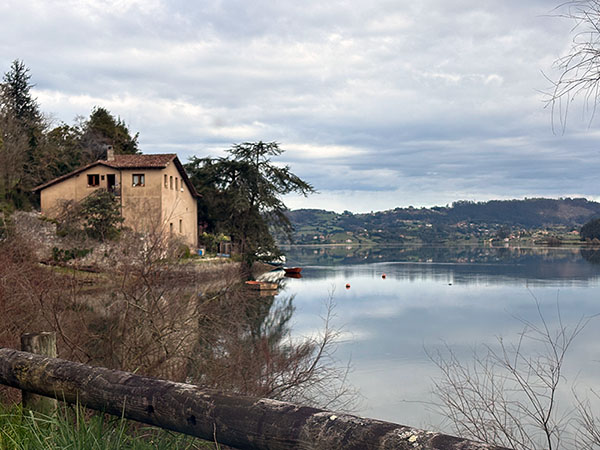 Ría de Villaviciosa llenándose en la pleamar