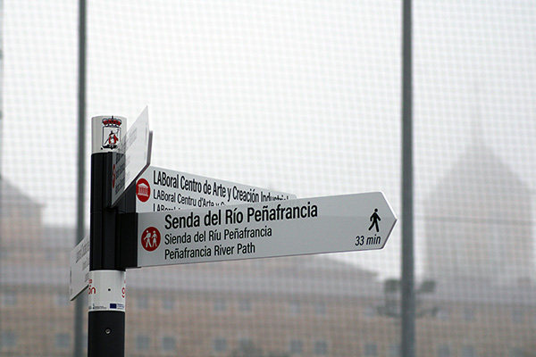 Señalización en el entorno del jardín botánico de Gijón