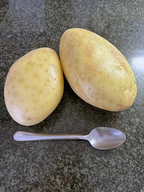 Tamaño de las patatas para el guiso de pulpu de pedrero con patatinas