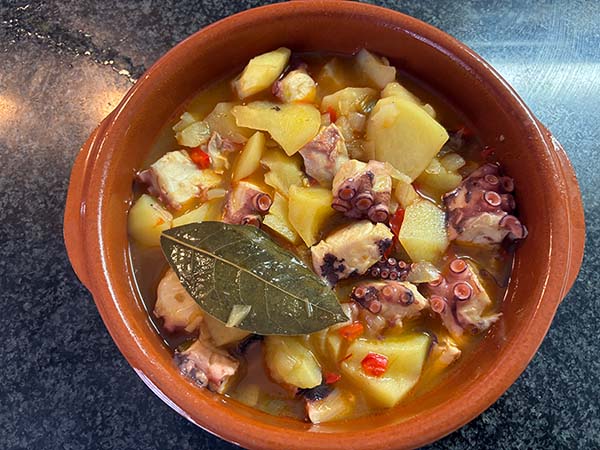 Emplate del pulpo de pedrero con patatinas