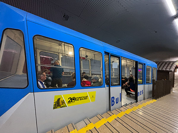 Funicular que sube a Bulnes desde Poncebos en Asturias