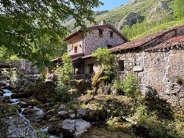 Terrazas de locales hosteleros en Bulnes en Asturias