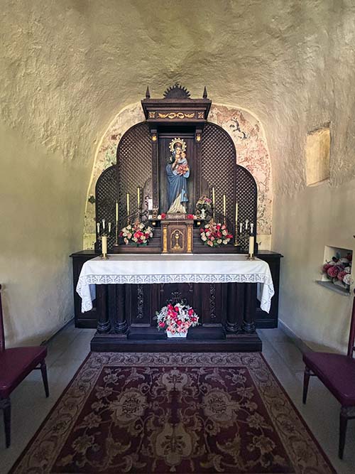 Capilla de la Virgen de las Nieves en Bulnes en Asturias