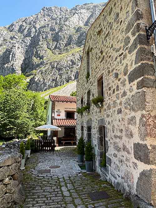 Terrazas de locales hosteleros en Bulnes en Asturias
