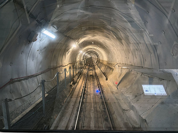 Tunel del funicular que sube a Bulnes desde Poncebos en Asturias