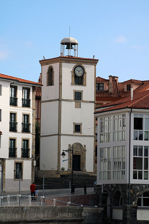 Torre del reloj de Luanco en Asturias