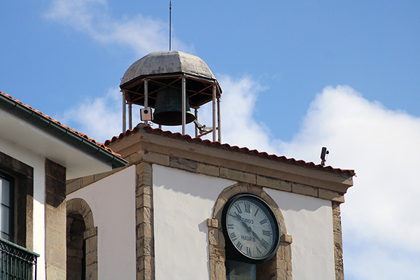 Torre del reloj de Luanco en Asturias