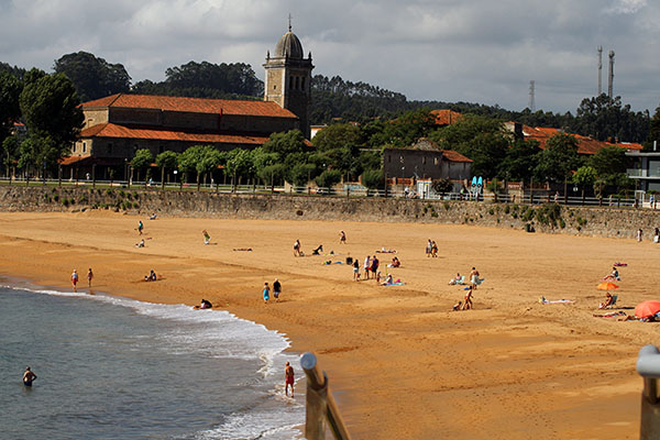 Playa de Santa Marina de Luanco en Asturias