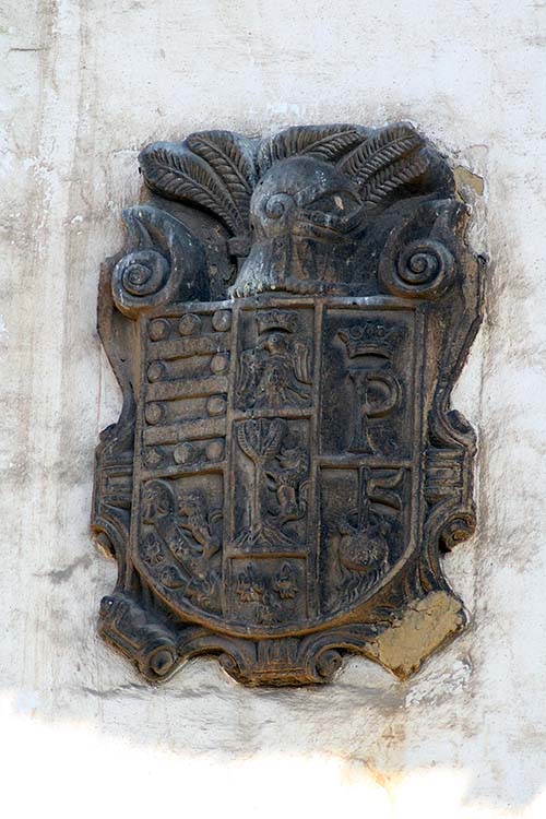 Escudo de la familia Menéndez-Pola de Luanco