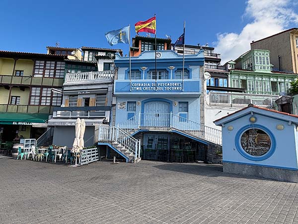 Cofradía de Pescadores del Santo Cristo del Socorro de Luanco en Asturias