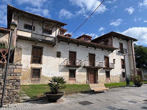 Palacio de la familia Menéndez-Pola de Luanco