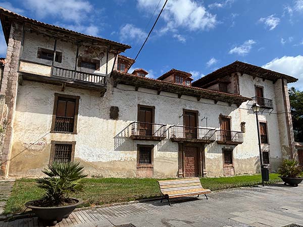 Palacio de la familia Menéndez-Pola de Luanco