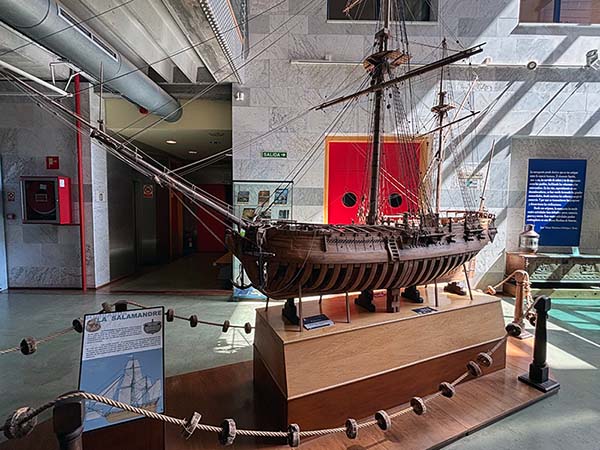 Exposiciones permanentes del Museo Marítimo de Asturias en Luanco