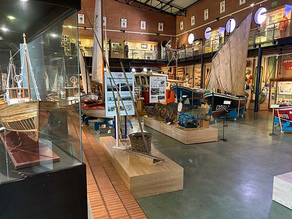 Exposiciones permanentes del Museo Marítimo de Asturias en Luanco