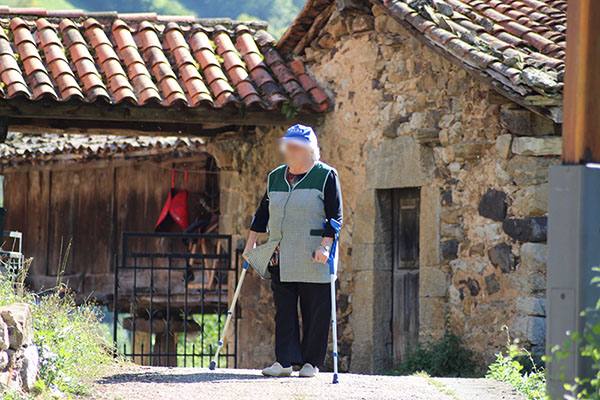 Habitante de un pueblo de montaña en un aldea asturiana