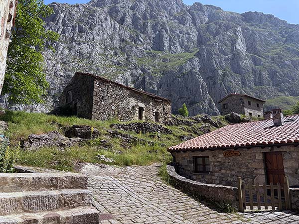 Bulnes en los la comarca de Picos de Europa en Asturias
