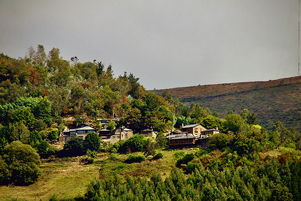 Pueblo de montaña en la zona occidental de Asturias