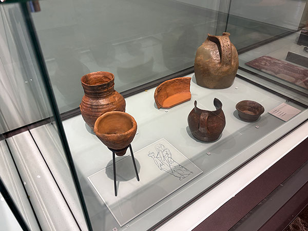 Villa romana de Veranes en Gijón, exposición de objetos encontrados en las excavaciones