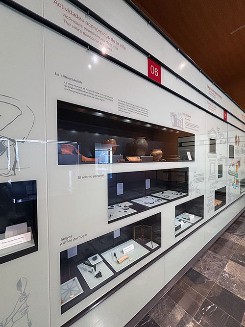 Villa romana de Veranes en Gijón, exposición de objetos encontrados en las excavaciones