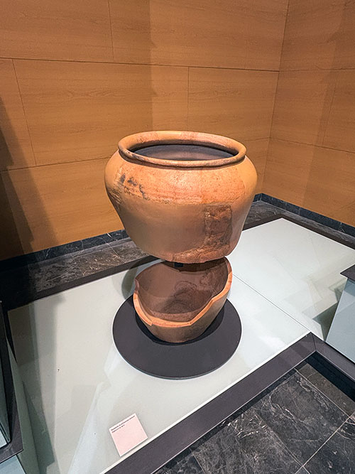 Villa romana de Veranes en Gijón, exposición de objetos encontrados en las excavaciones