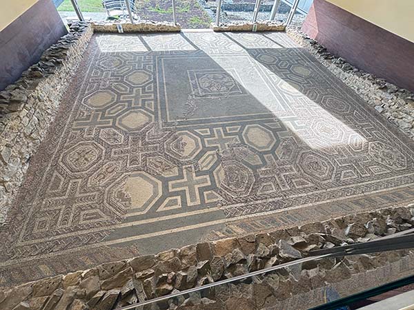Oecus ceremonial en la villa romana de Veranes en Gijón