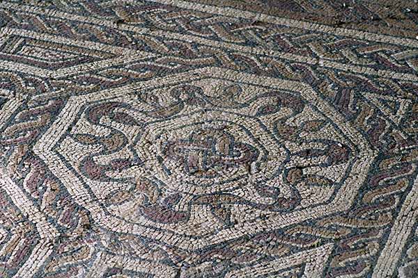 Mosaicos en en la villa romana de Veranes en Gijón
