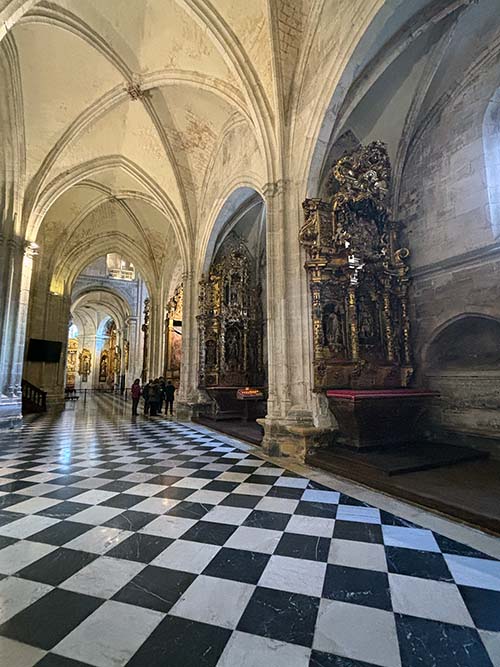 Capillas en el interior de la catedral de Oviedo