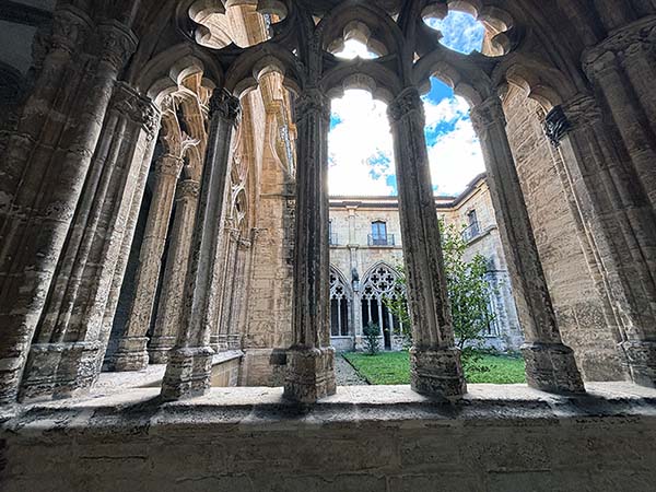 Claustro de la catedral de Oviedo