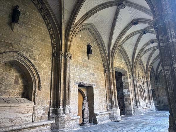 Claustro de la catedral de Oviedo