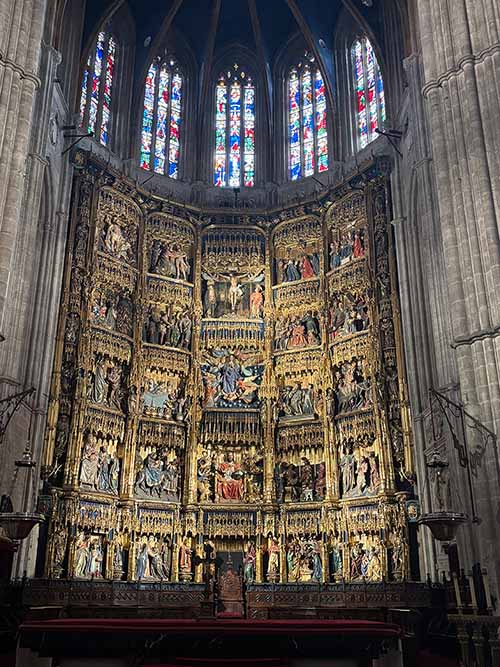 Retablo mayor de la catedral de Oviedo