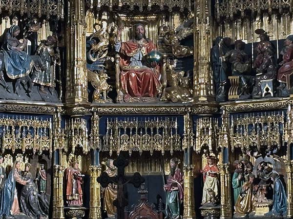 Retablo mayor de la catedral de Oviedo