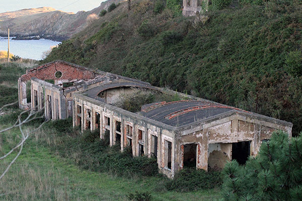 Ruinas de la mina de Llumeres en Asturias