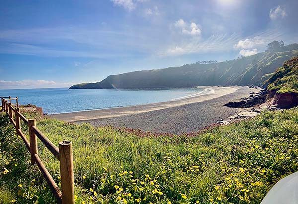 Playa de Llumeres en Gozón en Asturias