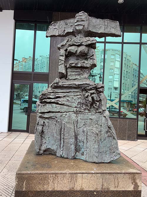 Estatua "La Menina" en Oviedo