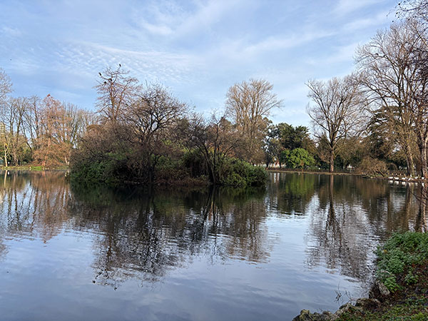 Estanque o lago del parque Isabel la Católica de Gijón