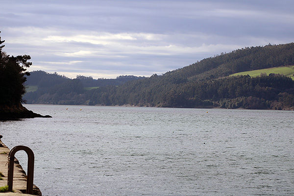 Ría del Eo vista desde Castropol en al lado asturiano