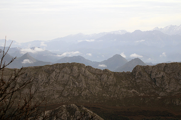Cordillera Cantábrica vista desde el Fito en Colunga