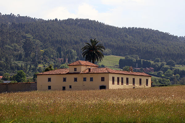 Caserón en zona rural de Asturias