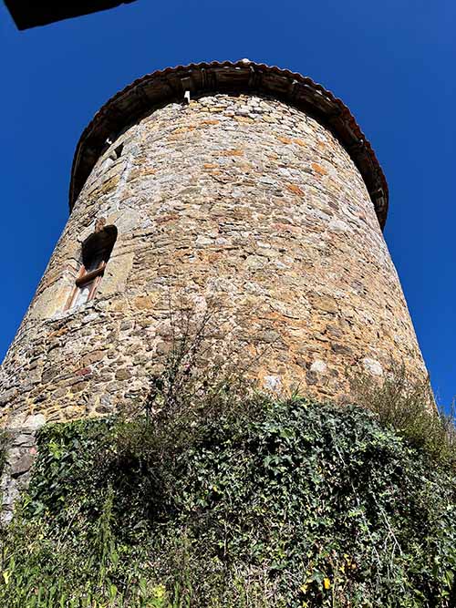 Torreón de Bandujo en Proaza en Asturias