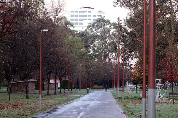 Avenida del Molinón que atraviesa el parque Isabel la Católica de Gijón