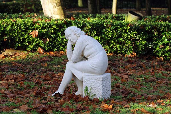 Estatuas en el parque Isabel la Católica en Gijón