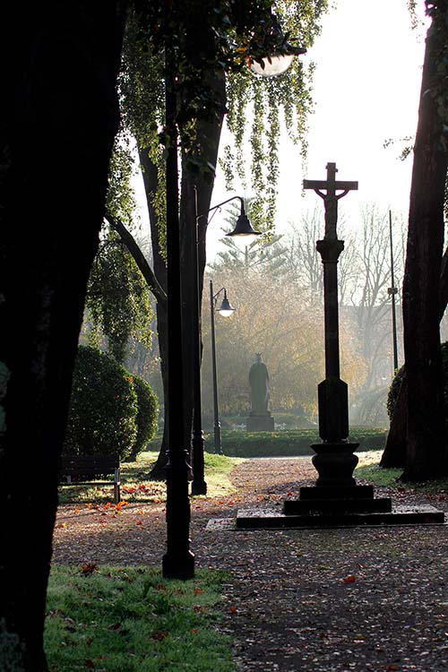 Estatuas en el parque Isabel la Católica en Gijón