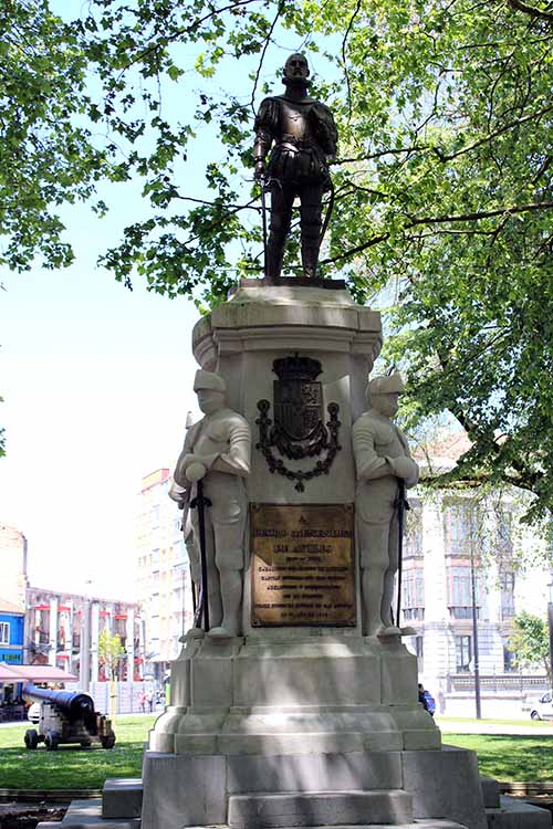 Estatua en Avilés de Pedro Menéndez de Avilés