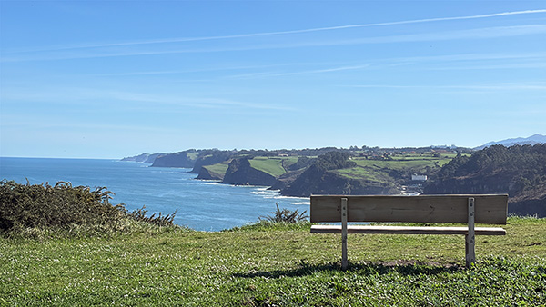 Vista de la costa oriental de Asturias desde Gijón