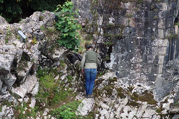 Pescador de salmón en el río Sella en Asturias